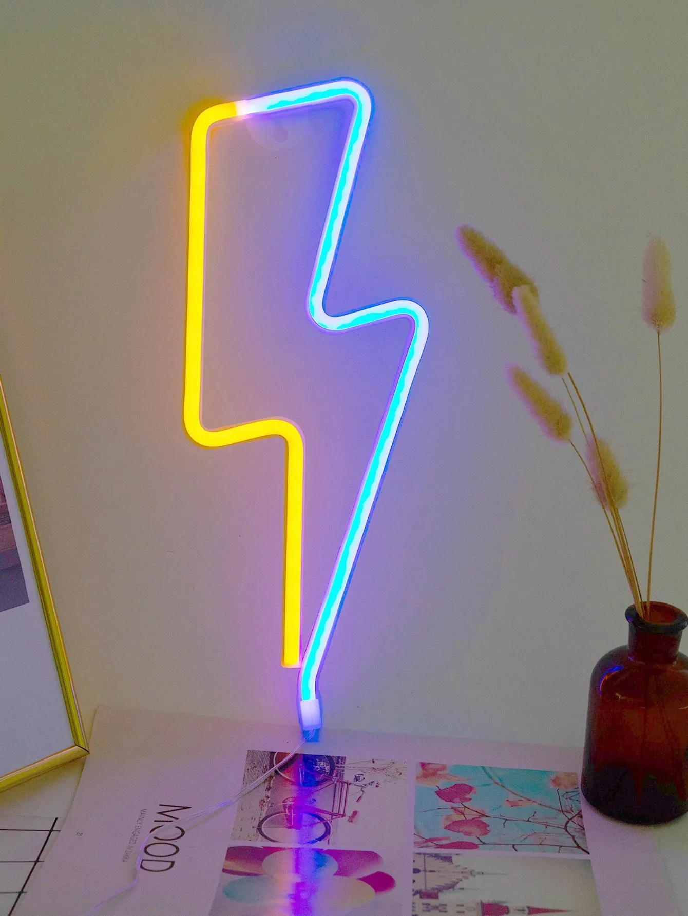 1pc Lightning Shaped Neon Light