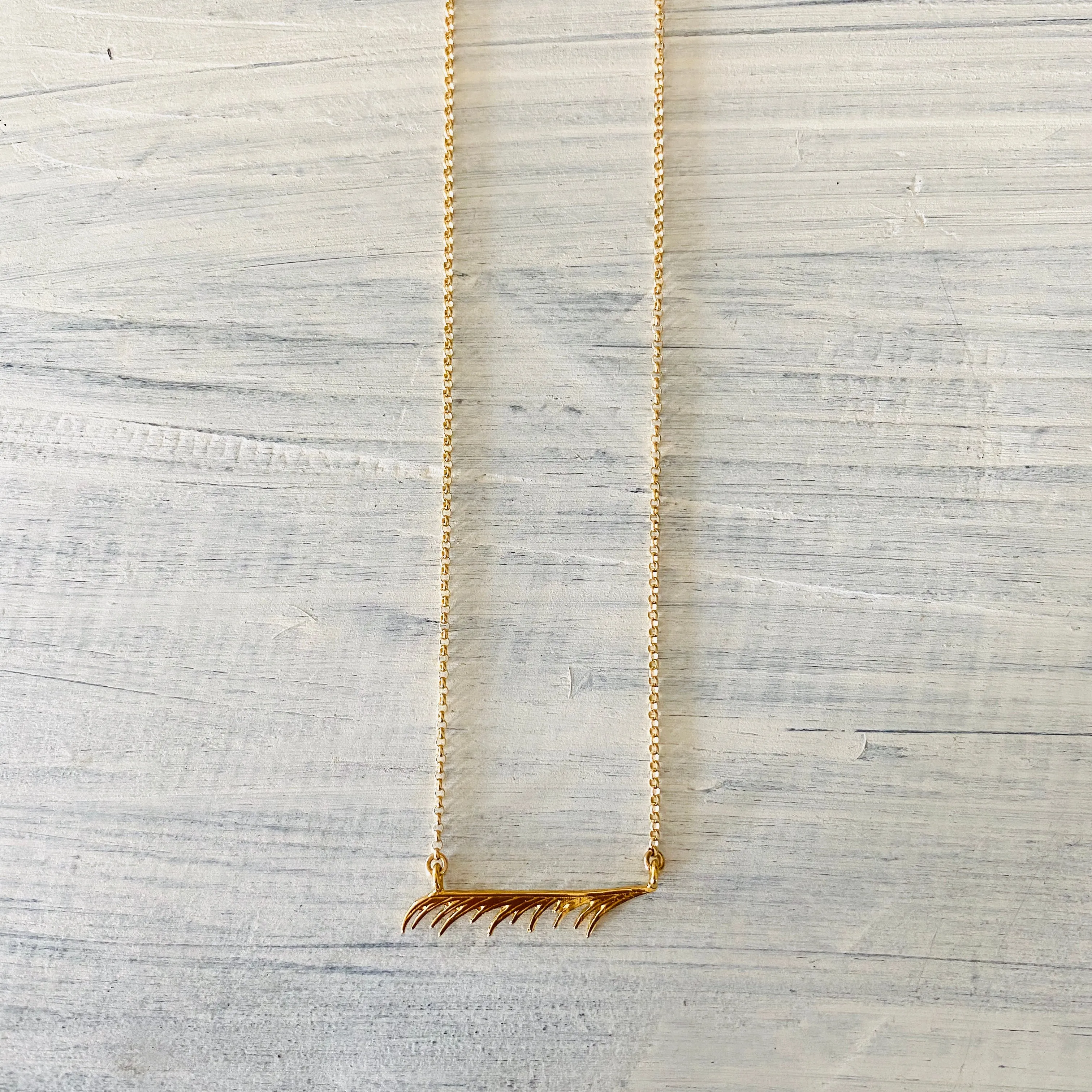 Swayed Mini Necklace